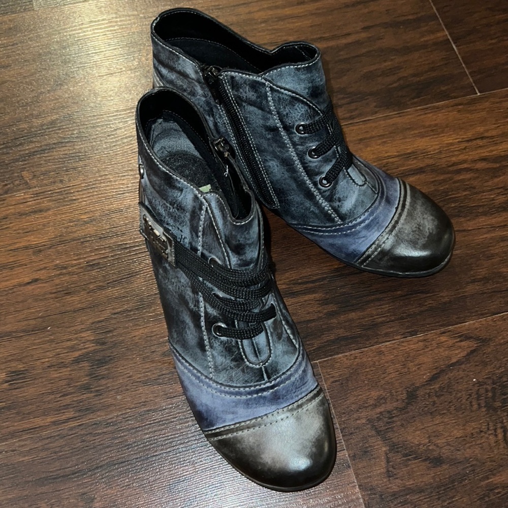 Remonte Black and Gray Ankle Boots